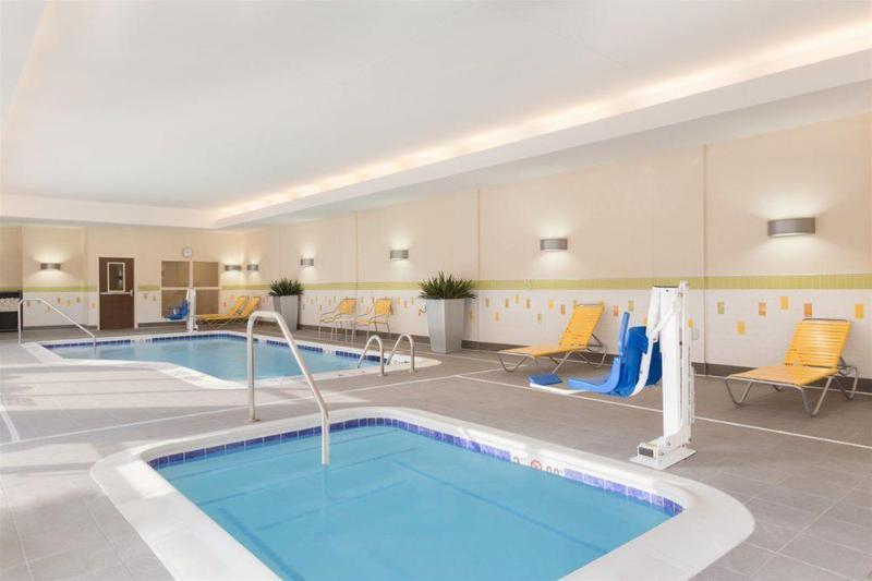 Towneplace Suites By Marriott Pittsburgh Airport/Robinson Township Exterior foto